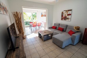 Smart TV, books - CRYSTAL GOLF BEACH apartment with sea view, swimming pools, 3 hectare park (Saint-François)