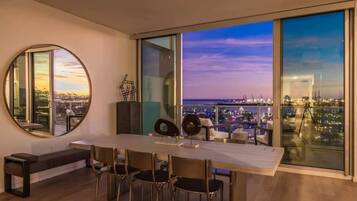 Penthouse, Ocean View, Oceanfront (3 Bedrooms) | In-room dining