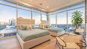 Apartment (2 Bedrooms) | 2 bedrooms, desk, laptop workspace, iron/ironing board