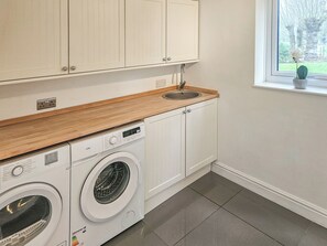 Interior - 6 bedroom accommodation in Stonea, near Ely (Stonea, near Ely)