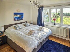 6 bedrooms, free WiFi, bed sheets - 6 bedroom accommodation in Stonea, near Ely (Stonea, near Ely)