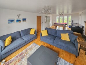 TV, fireplace - 6 bedroom accommodation in Stonea, near Ely (Stonea, near Ely)