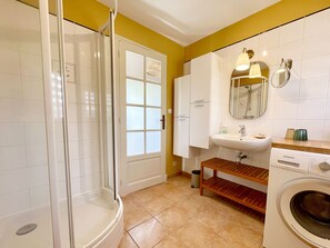Shower, eco-friendly toiletries, hair dryer, towels - Pavillon Colvert • Country & Cosy - Museum 15 minutes from Bourges (Berry-Bouy)