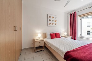 1 chambre, fer et planche à repasser, Wi-Fi gratuit, draps fournis