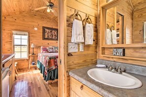 Een douche, een haardroger, handdoeken