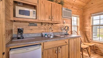 Micro-ondes, cafetiĂšre/bouilloire