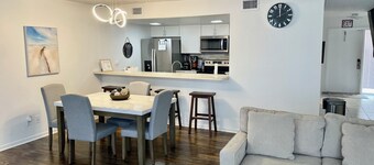Charming 3 bedroom and 3 Full bathroom centrally Located in South Florida!