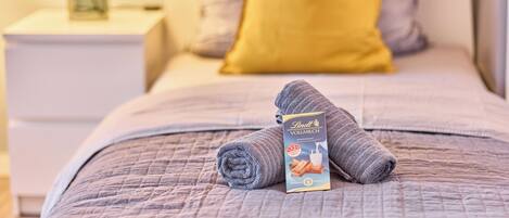 2 soveværelser, skrivebord, strygejern/strygebræt, weekendseng