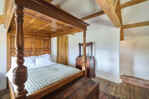 1 dormitorio, tabla de planchar con plancha, wifi y ropa de cama