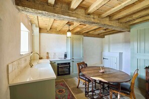 Frigorífic, microones, forn i placa de cuina