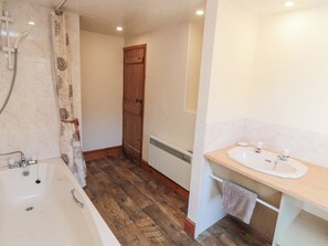 Shower - Pinjarra (Saltburn-by-the-Sea)