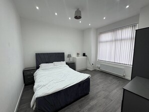 5 bedrooms, free WiFi, bed sheets