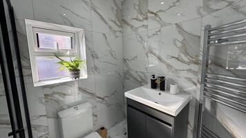 House | Bathroom | Shower, towels