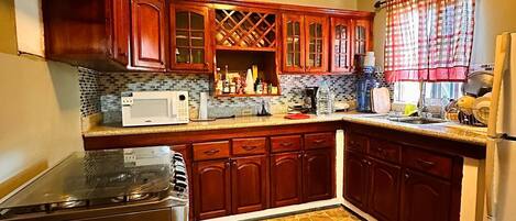 Fridge, microwave, oven, coffee/tea maker