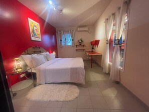 9 chambres, coffre-fort, bureau, fer et planche Ă repasser