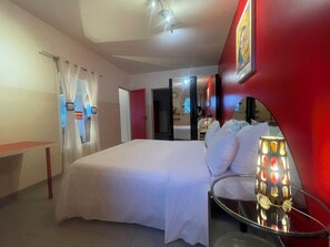 9 bedrooms, in-room safe, desk, iron/ironing board