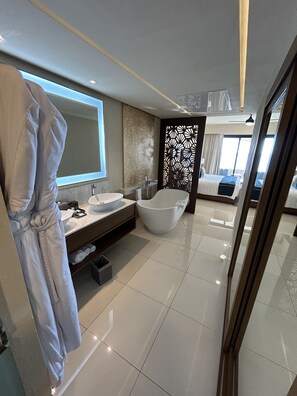 2 soverom, strykejern/-brett, wi-fi (inkludert) og sengetøy