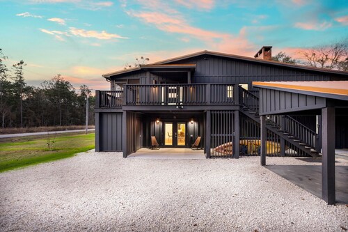 Luxury Waterfront Estate, 2 Kitchens & 5 Baths, Private 2/3 Acre