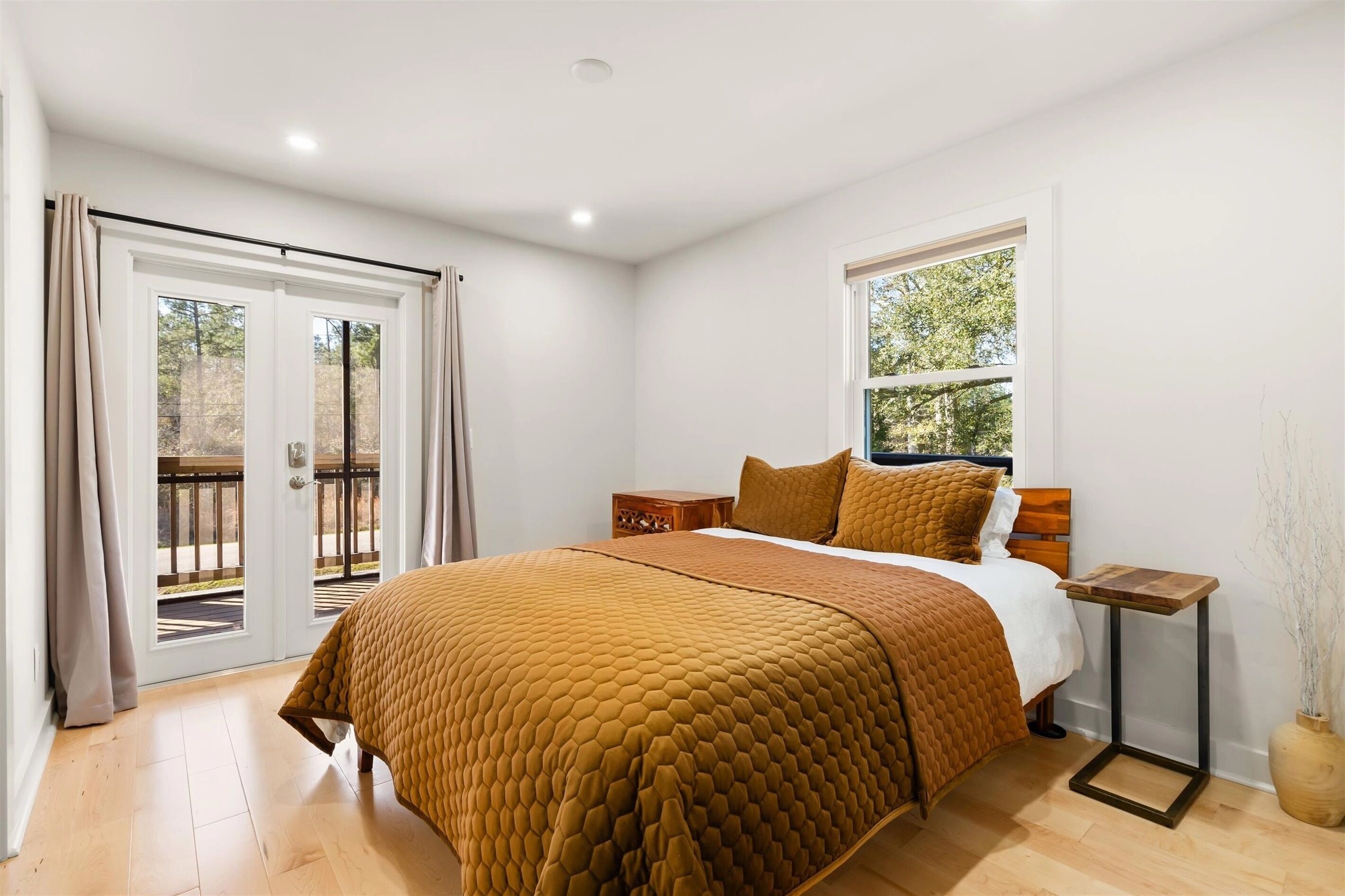 4 bedrooms, in-room safe, desk, iron/ironing board