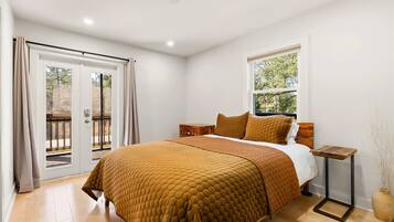 4 bedrooms, in-room safe, desk, iron/ironing board