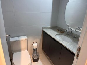 Hair dryer, towels, soap, toilet paper - Luxurious loft Home & Lifestyle Ibirapuera. N.946 (Vila Clementino São Paulo)
