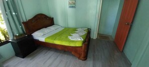 5 bedrooms, WiFi, bed sheets