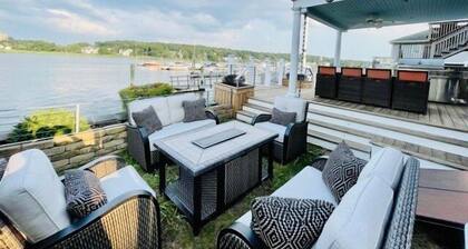 Beautiful cozy home w jacuzzi & dock for boat