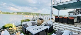 Beautiful cozy home w jacuzzi & dock for boat