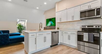 Modern King Suite near Wooster Square and Yale