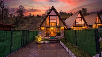 Familie bungalow, meerdere bedden, uitzicht op bergen