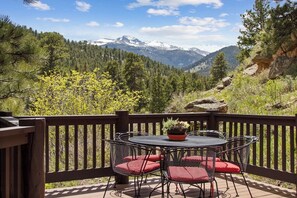 Outdoor dining - Historic House at Braeside (Estes Park)