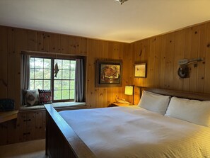 4 camere, una scrivania, ferro/asse da stiro, culla da viaggio