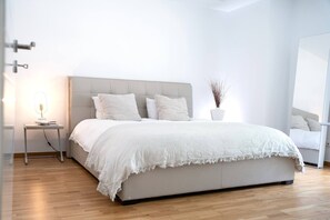 2 chambres, fer et planche à repasser, lit parapluie, Wi-Fi gratuit