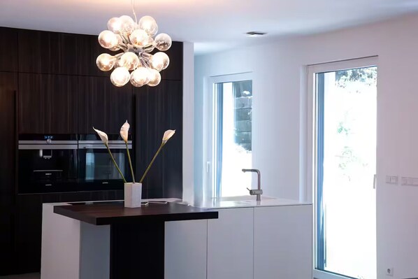 Réfrigérateur, four, plaque de cuisson, lave-vaisselle