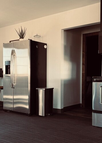 Cozy 1-bedroom cabin in Rural Vail next to the Boyer River for relaxing stays