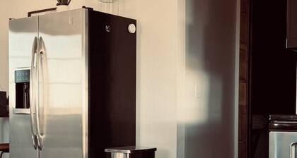 Cozy 1-bedroom cabin in Rural Vail next to the Boyer River for relaxing stays