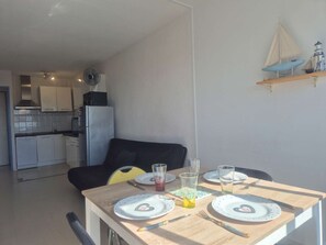 Dining - Studio cabin 4 people with parking - Cap d'Agde (Cap d'Agde)