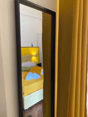 Room, Balcony | Desk, laptop workspace, free WiFi
