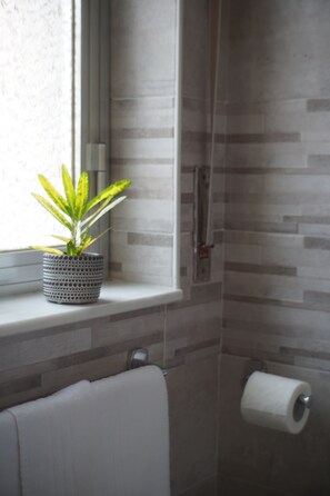 Room, Balcony | Bathroom