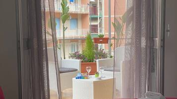 Room, Balcony | Desk, laptop workspace, free WiFi