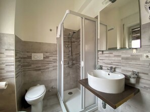 Room, Balcony | Bathroom | Shower, hair dryer, towels, soap - Al Teatro Greco (Syracuse)