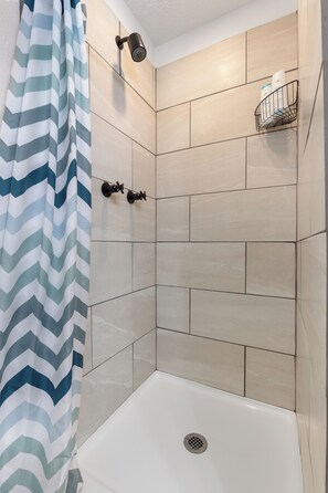 Hair dryer, towels, soap, toilet paper - Welcome to Casa Antigua – Your Perfect Getaway in San Marcos (San Marcos)