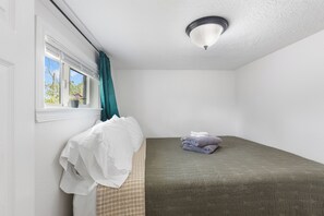 1 slaapkamer, een strijkplank/strijkijzer, wifi, beddengoed