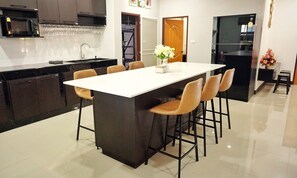 Dining - Luxury 6BHK Private Pool Villa In Pattaya by - Ozy Stays (Muang Pattaya)