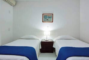 2 habitaciones, caja de seguridad en la habitación y escritorio 