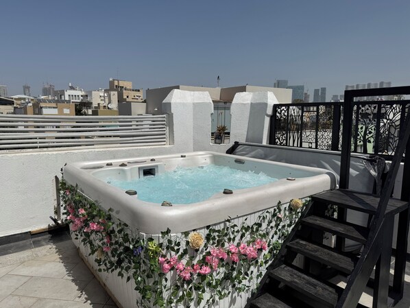 Bain à remous extérieur