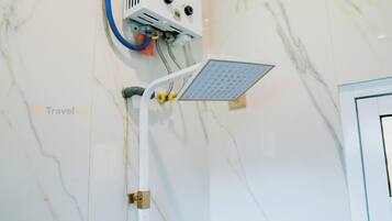 Tomannsrom – superior, 2 dobbeltsenger | Bad | Dusj, håndklær, såpe og sjampo