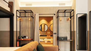 Suite familiar | 1 habitación, minibar, caja de seguridad en la habitación y escritorio