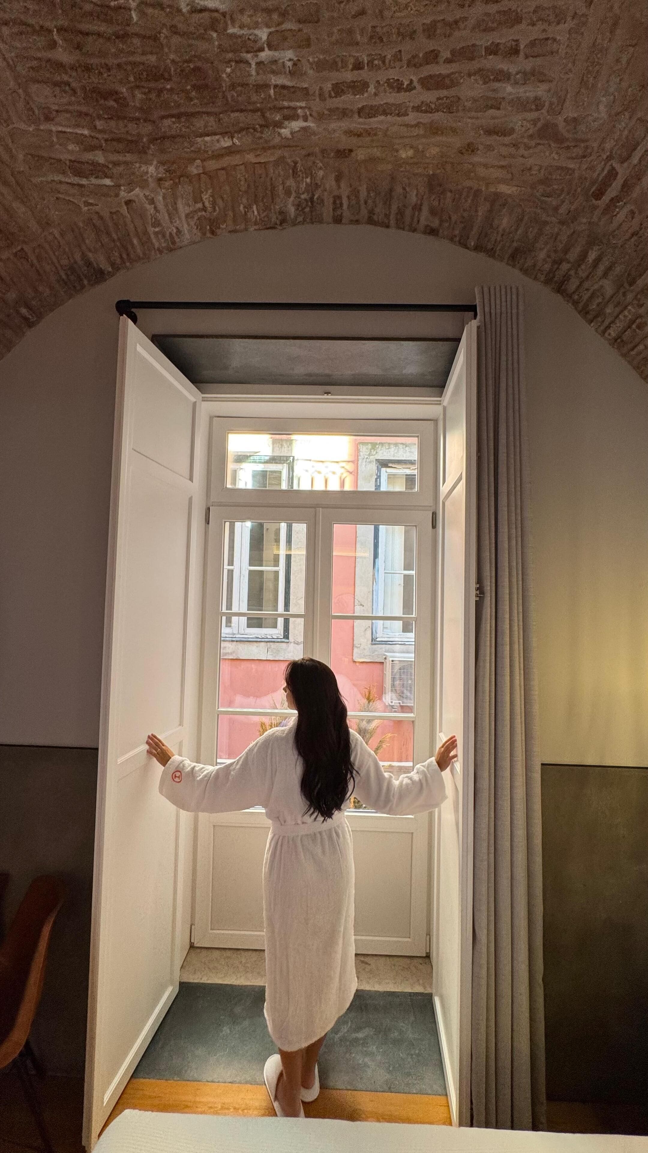 Minibar, coffres-forts dans les chambres, bureau, rideaux occultants