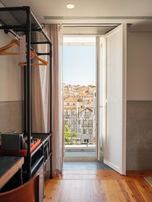 Habitación Deluxe con 1 cama matrimonial o 2 individuales | Minibar, caja de seguridad en la habitación y escritorio 